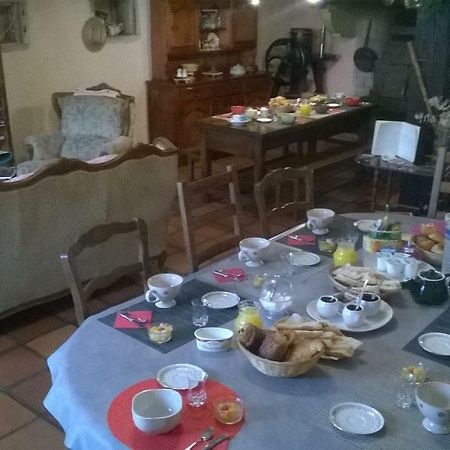 Aux Ronzieres Bed & Breakfast Pouilly-sous-Charlieu Exterior photo