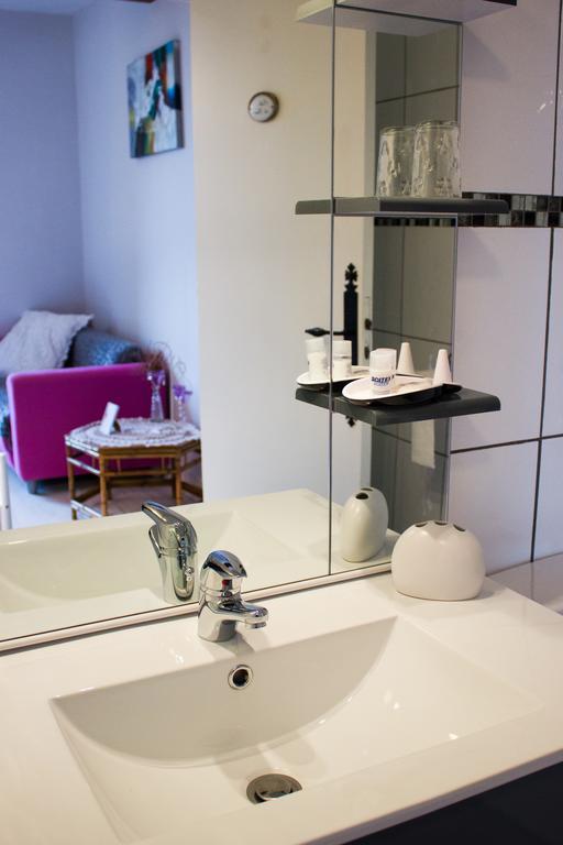 Aux Ronzieres Bed & Breakfast Pouilly-sous-Charlieu Exterior photo