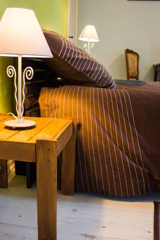 Aux Ronzieres Bed & Breakfast Pouilly-sous-Charlieu Room photo