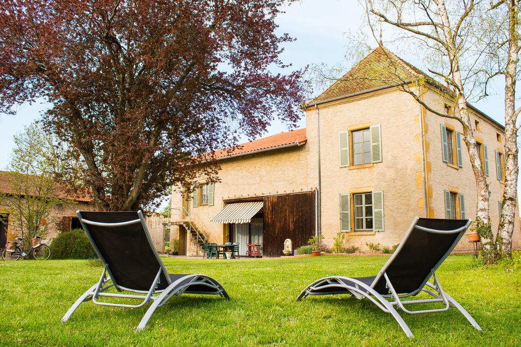 Aux Ronzieres Bed & Breakfast Pouilly-sous-Charlieu Room photo