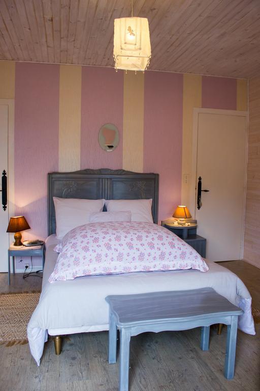 Aux Ronzieres Bed & Breakfast Pouilly-sous-Charlieu Room photo