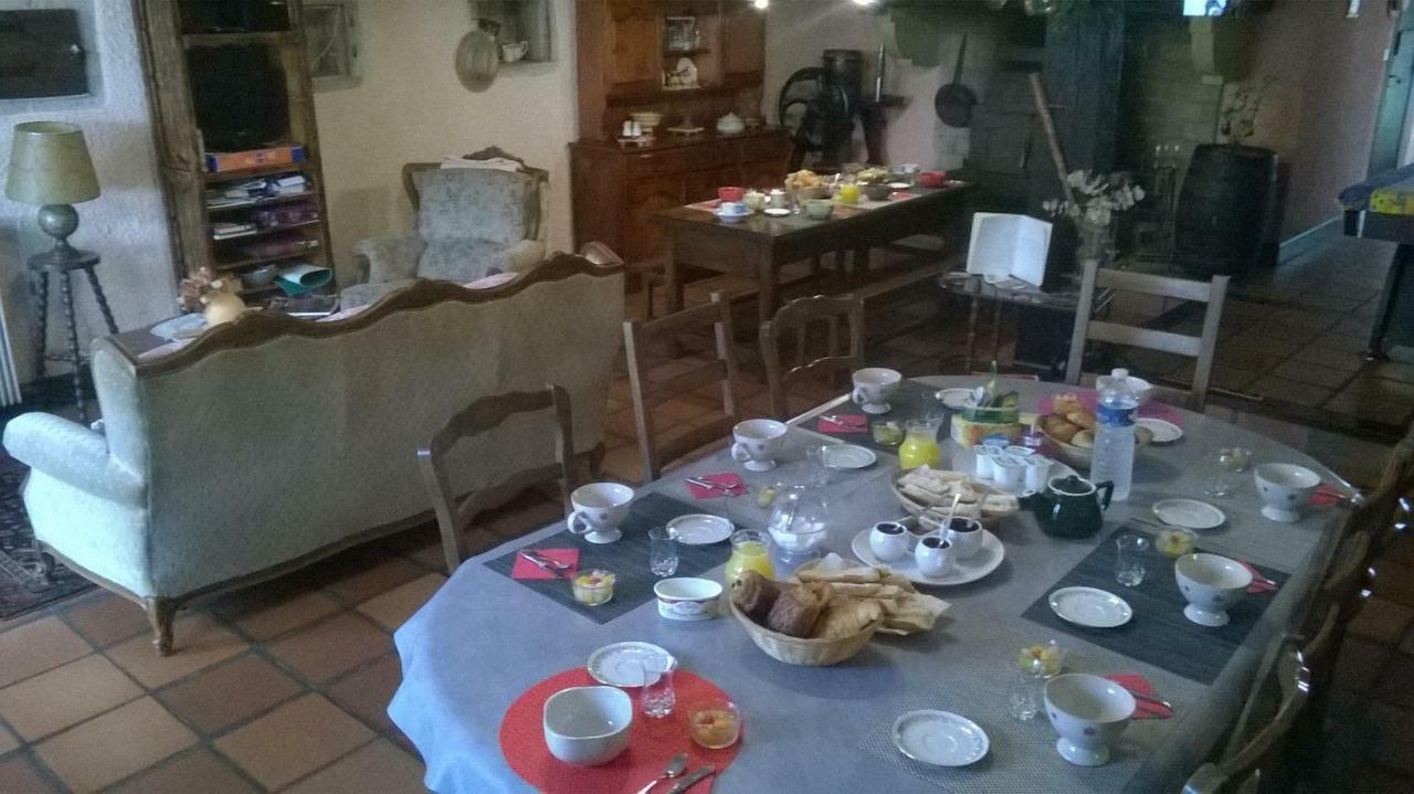 Aux Ronzieres Bed & Breakfast Pouilly-sous-Charlieu Exterior photo